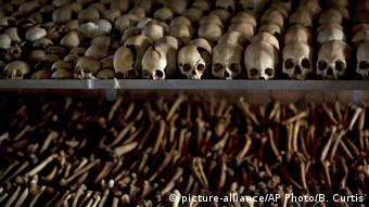 Τρυπημένα κρανία και οστά από τους νεκρούς. Ο επισκέπτης στη Ρουάντα θα συναντήσει τέτοια μαυσωλεία παντού στη χώρα