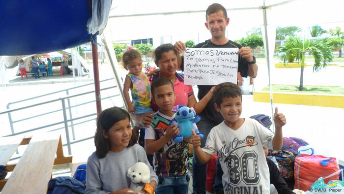 Tumbes Perú Flüchtlinge aus Venezuela Grenze Ecuador
