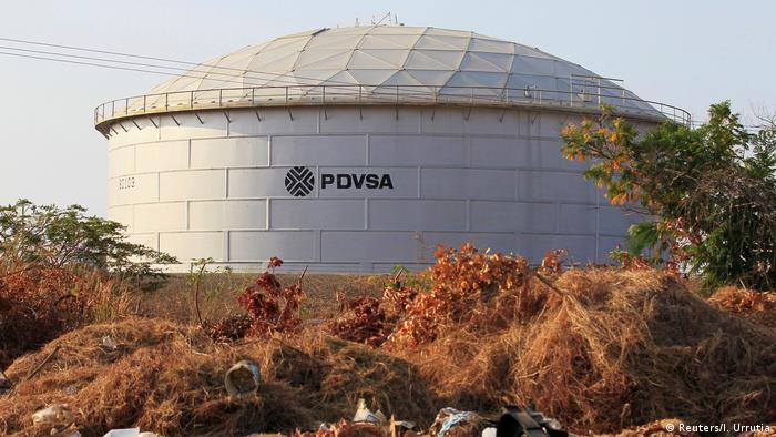 Tanque de petróleo de la empresa PDVSA en Lagunillas, Venezuela.