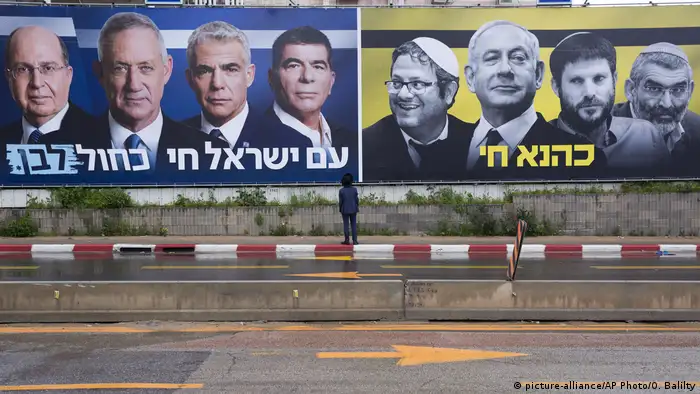 Wahlplakate in Israel der führenden Parteien
