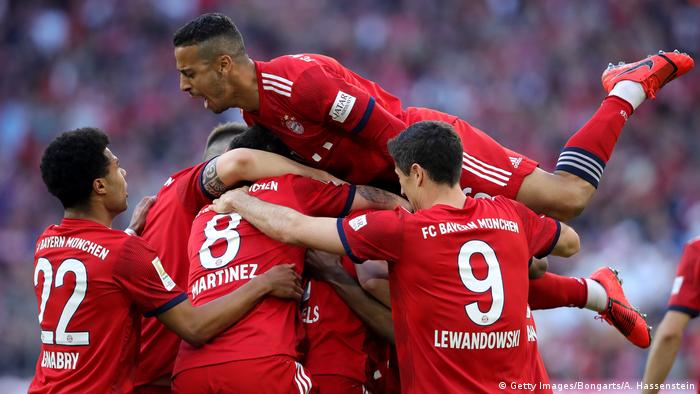 Five Star Bayern Munich Crush Borussia Dortmund To Lead Bundesliga Sports German Football And Major International Sports News Dw 06 04 2019 [ 394 x 700 Pixel ]