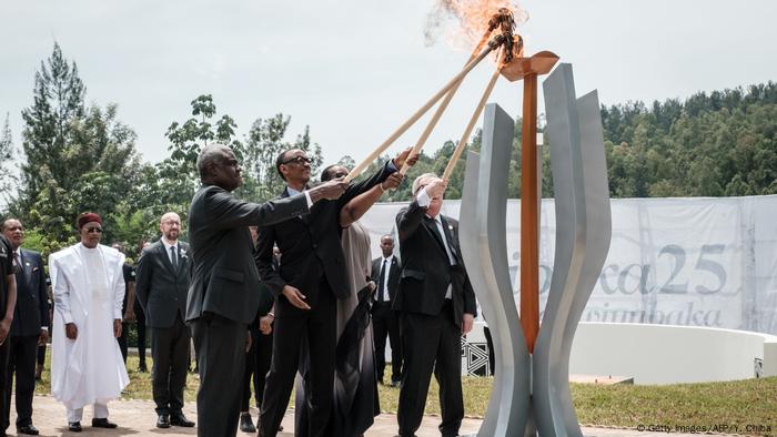 Ruanda 25. Jahrestag Völkermord | Zeremonie in Kigali (Getty Images/AFP/Y. Chiba)