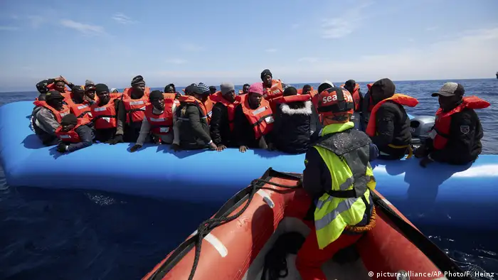 Migranten vor der libyschen Küste