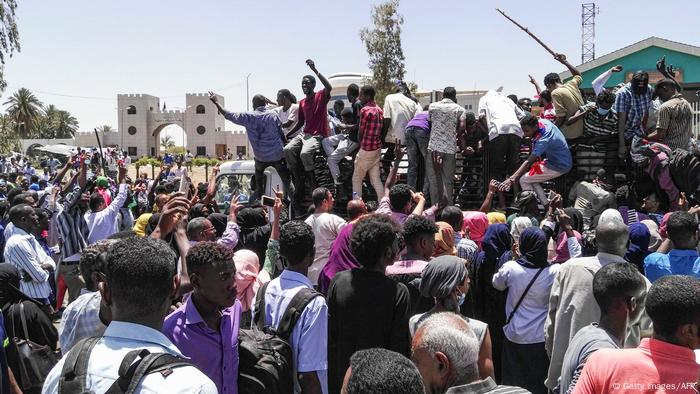 Sudan Proteste gegen Staatschef Al-Baschir in Khartum (Getty Images/AFP)