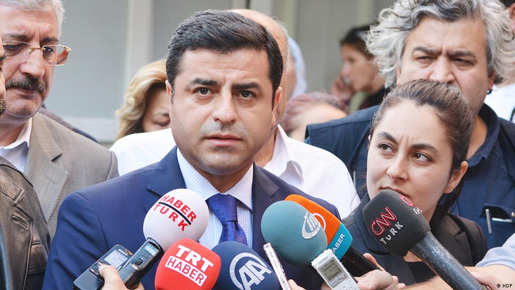 تركيا تناقش الإفراج عن آلاف السجناء وهؤلاء مستثنون من العفو 