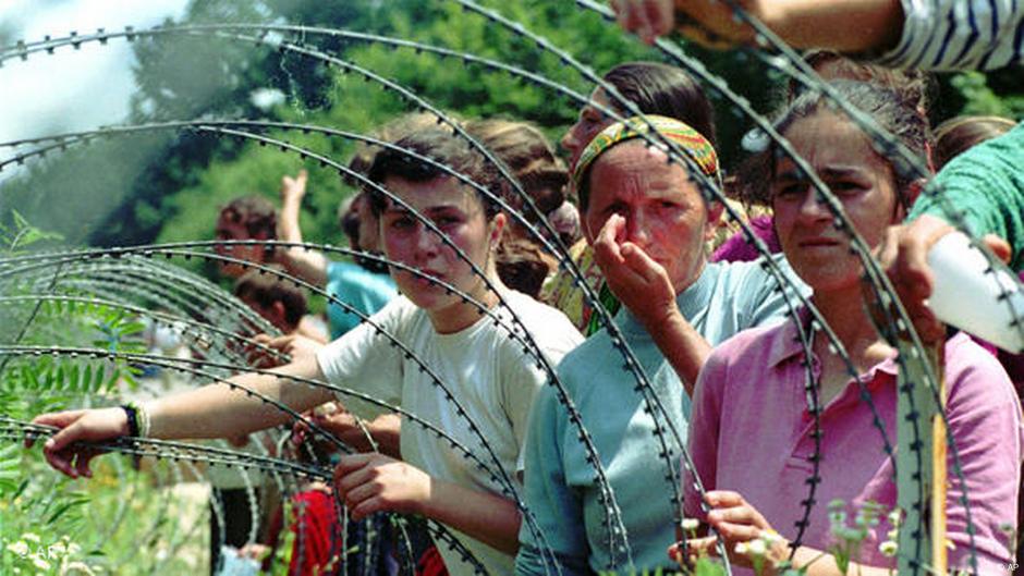 Bošnjačke izbeglice u bazi UN u Srebrenici u julu 1995.