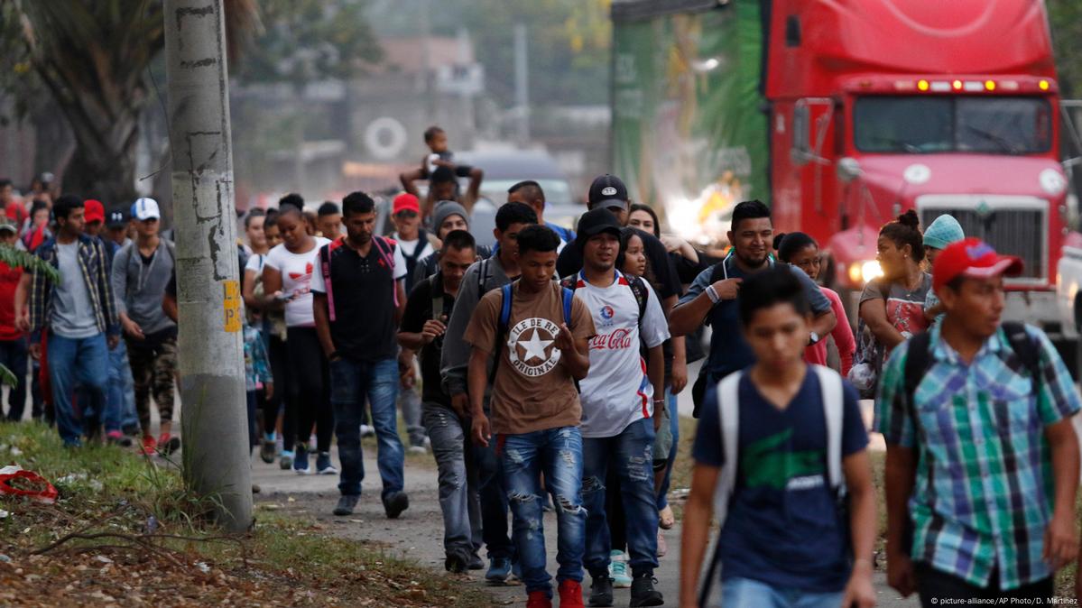 Cuatro hondure os de la nueva caravana migrante detenidos DW