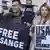 
Anhänger des Wikileaks-Gründers Julian Assange protestieren vor dem Amtsgericht von Westminster, wo Assange einem Auslieferungsbefehl droht