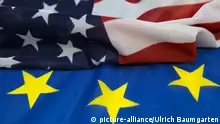 GERMANY, BONN - SEPTEMBER 17: Symbol photo on the topics European-American relations, sanctions, economic relations, foreign policy, etc. The picture shows the European and the US flag. | Keine Weitergabe an Wiederverkäufer.
