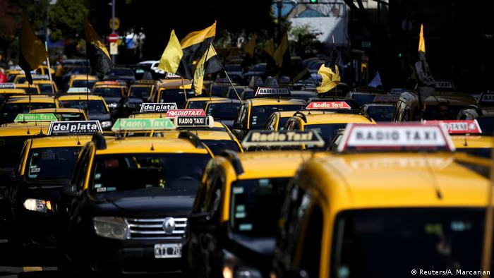 Argentinien Taxifahrer protestieren gegen Uber in Buenos Aires