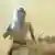 Rey mit Lichtschwert in der Hand wird verfolgt