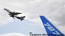 Paris Air Show 2011 | Boeing & Airbus