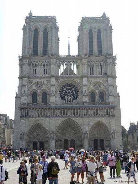 Rebuilding a Cathedral: The Media, American Money, and French