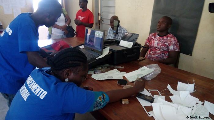 Mosambik, Nampula: Station von Wählerregistrierung in Nampula