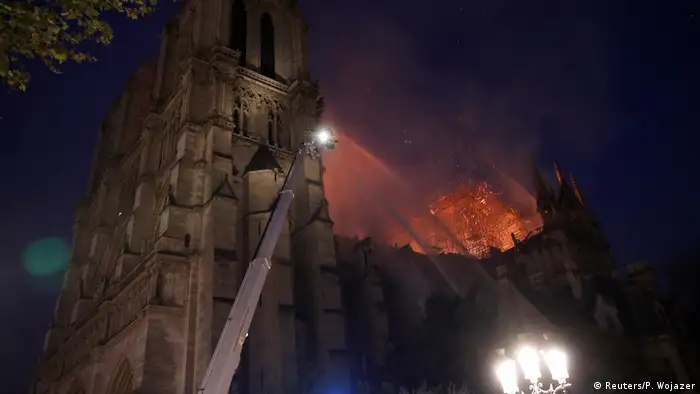 Fire in Notre Dame (Reuters/P. Wojazer)