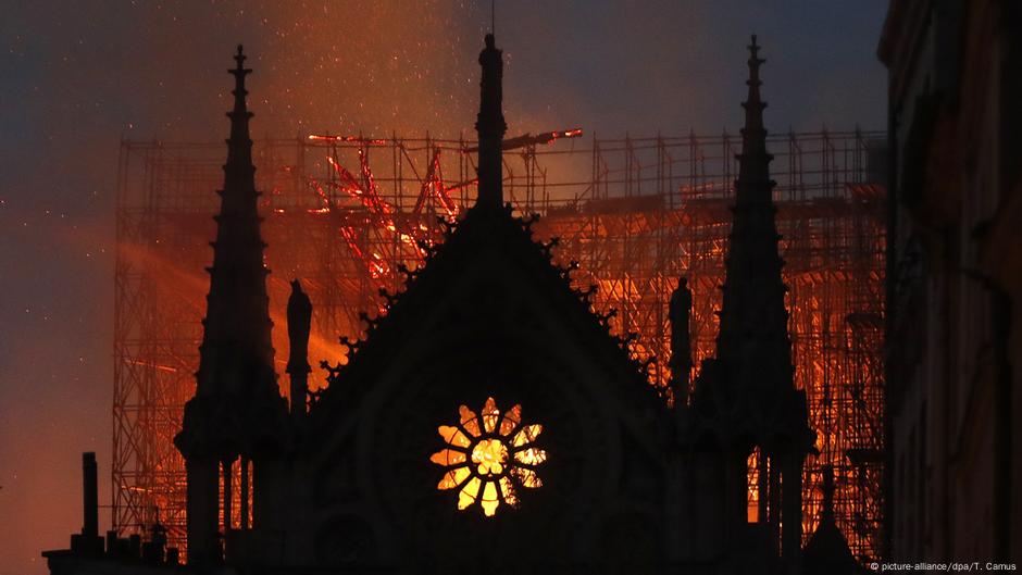 Frankreich, Paris: Brand in der Kathedrale Notre Dame