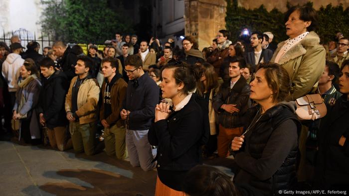 Onlookers watching the Notre Dame fire in Paris (Getty Images/AFP/E. Feferberg)
