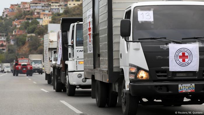 Venezuela LKWs des Roten Kreuzes mit Hilfsgütern außerhalb von Caracas (Reuters/M. Quintero)
