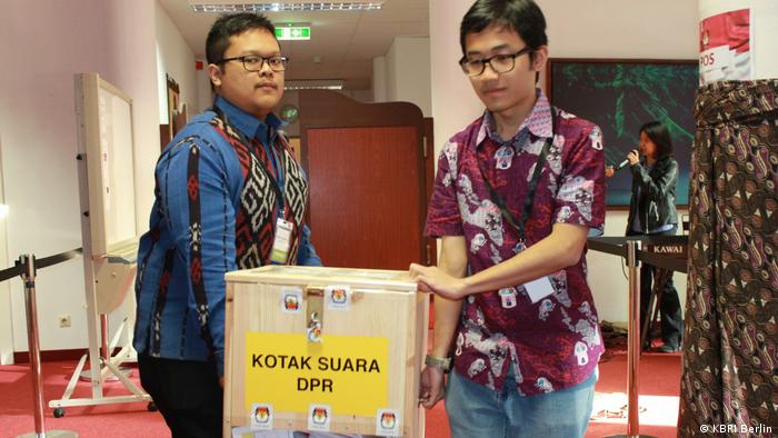 Pasangan Jokowi Ma Ruf Menang Telak Di Penghitungan Suara Resmi Secara Manual Di Jerman Indonesia Laporan Topik Topik Yang Menjadi Berita Utama Dw 18 04 2019