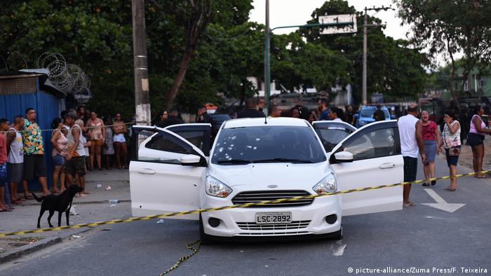 O carro de Evaldo baleado após a ação militar em Guadalupe, na Zona Norte do Rio