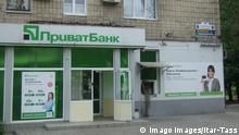 ITAR-TASS: DONETSK, UKRAINE. MAY 5, 2014. A view of an office of Ukraine s largest bank PrivatBank attacked by activists of the Donbass People s Militia. PUBLICATIONxINxGERxAUTxONLY RE142AEB
ITAR TASS Donetsk Ukraine May 5 2014 a View of to Office of Ukraine S Largest Bank Private bank attacked by activists of The Donbass Celebrities S Militia PUBLICATIONxINxGERxAUTxONLY RE142AEB