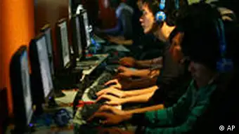 Symbolbild China Internet Internetcafe lan party zensur