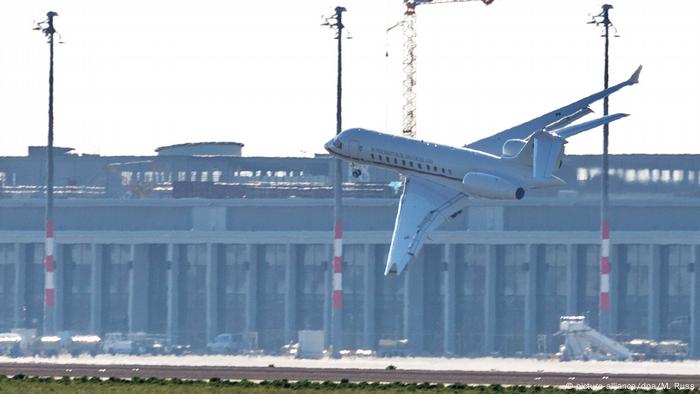 German Government Jet Suffers Serious Damage In Crash Landing News Dw 19 04 2019