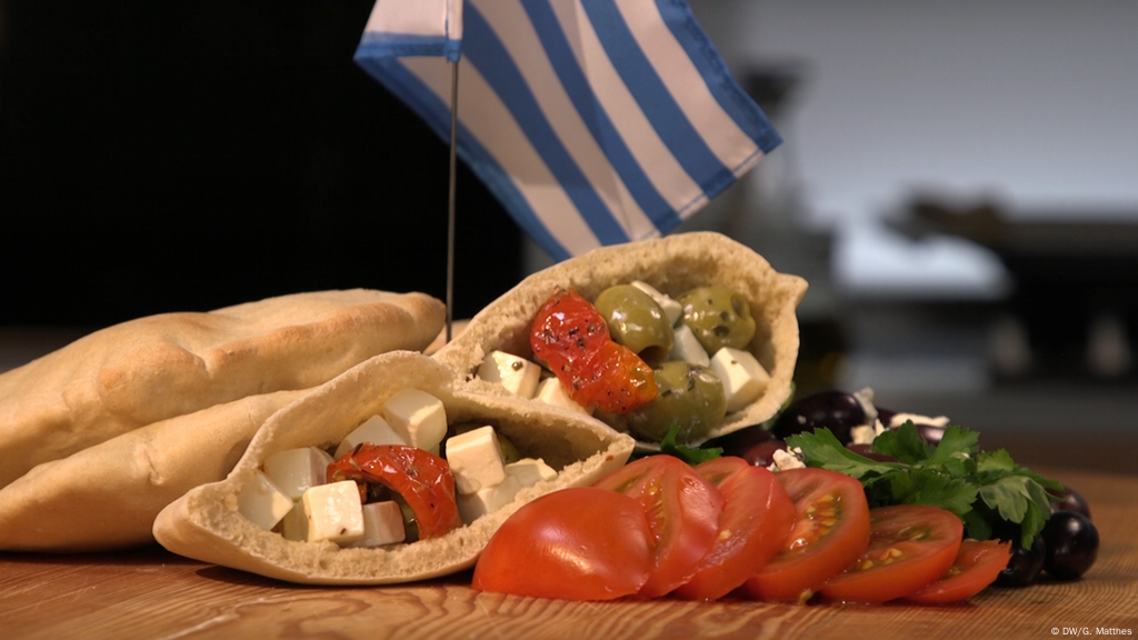 Baking Bread Pita From Greece Baking Bread What Bread Reveals About The Eu Dw 05 07 2019