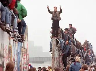 1989年11月12日，柏林墙推倒后的几天