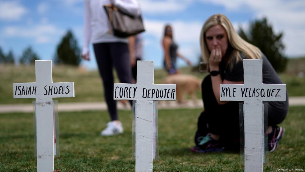 Columbine Marks 20 Years Since School Shooting News Dw 20 04 2019