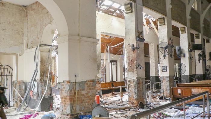 Sri Lanka Explosion in Sankt-Antonius-Kirche in Colombo (picture-alliance/AA/C. Karunarathne)