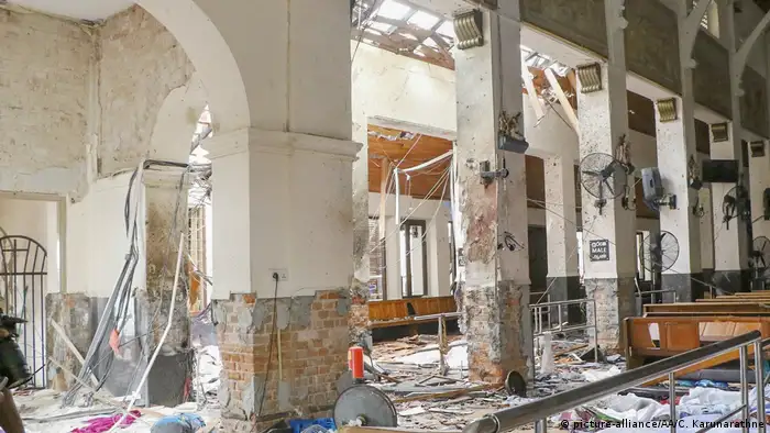 Sri Lanka Colombo Explosion in St. Anthony's Kirche (picture-alliance/AA/C. Karunarathne)