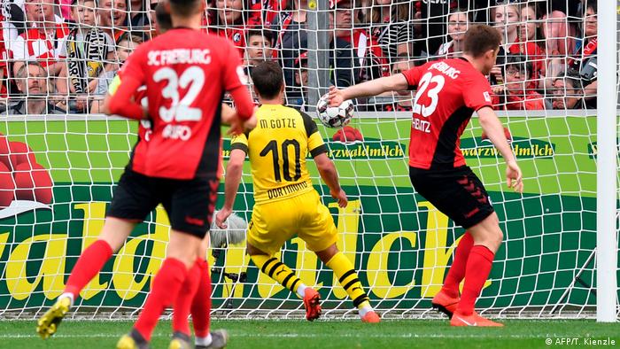 1. Bundesliga | SC Freiburg - Borussia Dortmund | Tor (0:3) (AFP/T. Kienzle)