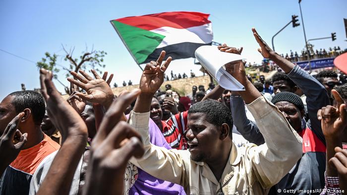 Sudan l nach Putsch l Proteste gegen Militärrat