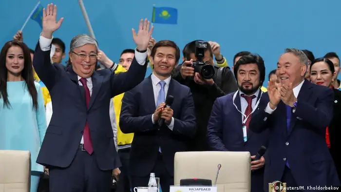 Нурсултан Назарбаев и Касым-Жомарт Токаев на съезде Nur Otan
