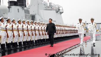 Си Цзиньпинь принимает морской парад к 70-летию ВМФ КНР