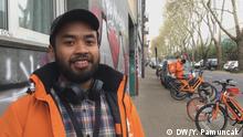 Title: Studying while working.
Key words: dwkampus, indonesia, germany, student, study
Copyright: DW/ Y. Pamuncak Photo date: 23.4. 2019 Location: Cologne, Germany
Photo Caption: Reynaldi Dhaneswara is an Indonesian student who works as a food courier in the city of Cologne, Germany.
