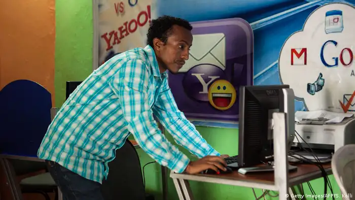 Afrika Pressefreiheit l Äthiopien - Internetcafé in Adama (Getty Images/AFP/S. Kolli)