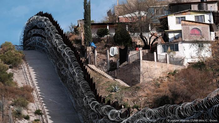 Fortifications on the US-Mexico border