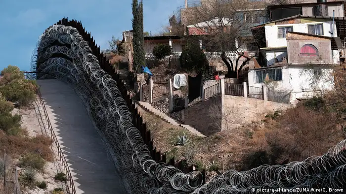 Zaun zwischen Arizona und der mexikanischen Grenzstadt Nogales