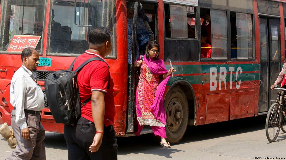 Cunnilingus yalab bekasi bilan femdom porno tomosha