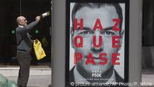 16.04.2019
A man disposes of an empty bottle into a recycling container with an election poster showing the face of Socialist prime minister Pedro Sanchez in Madrid, Spain, Tuesday, April 16, 2019. Voters go to the polls for general elections on April 28, when the Socialists will try to remain in power and the extreme right will aim to break into the national Parliament. Message reads 'Make it happen. Vote PSOE, The Spain that you Want'. (AP Photo/Paul White) |