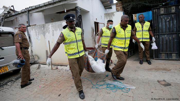 Sri Lanka 15 Killed As Police Raid Militant House News Dw 27 04 2019