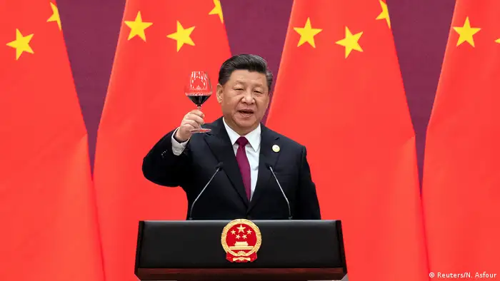 Chinese President Xi Jinping raises his glass and proposes a toast at the end of his speech during the welcome banquet, after the welcome ceremony of leaders attending the Belt and Road Forum at the Great Hall of the People in Beijing, China, April 26, 2019