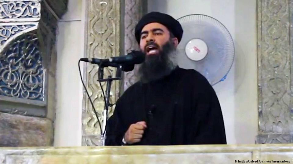  ابوبکر البغدادی، رهبر گروه تروریستی دولت اسلامی (داعش) در مسجد النوری الکبیر موصل بر منبر رفت و خلافت خود را اعلام کرد