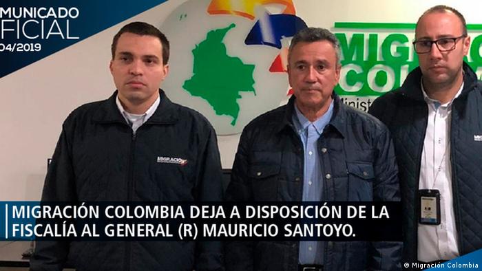 Ex-General Mauricio Santoyo (Mitte) in Bogotá festgenommen (Migración Colombia
)
