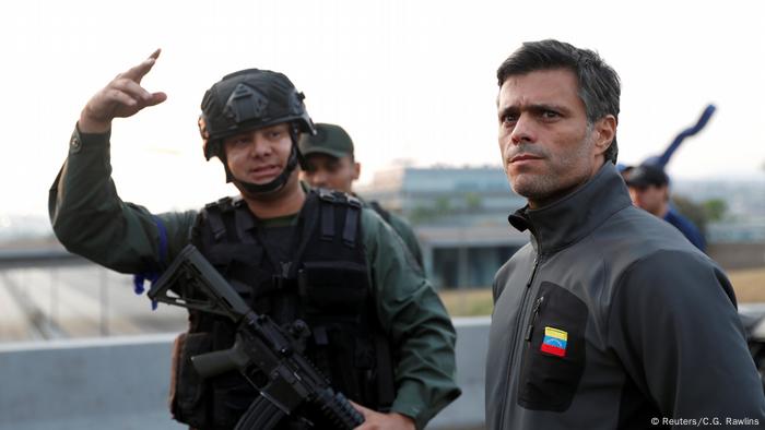 Venezuela Leopoldo Lopez vor der Airbase La Carlota in Caracas (Reuters/C.G. Rawlins)