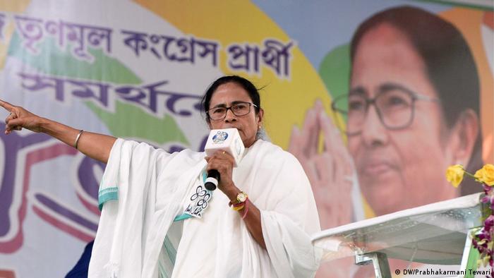 Indien Bengalen Chefministerin Mamata Bannerjee bei Wahlveranstaltung