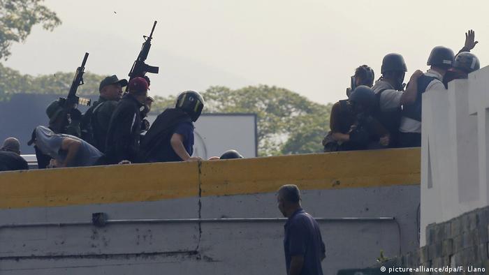Повстанцы и примкнувшие к ним военные в Венесуэле, 30 апреля 2019 года