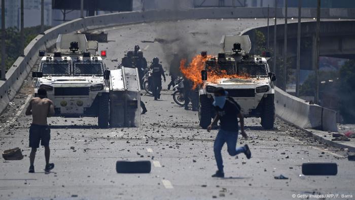 Venezuela politische Krise Ausschreitungen in Caracas (Getty Images/AFP/F. Barra)